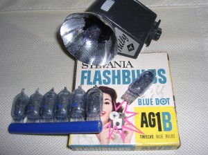 AG1B_flashbulbs_with_packaging